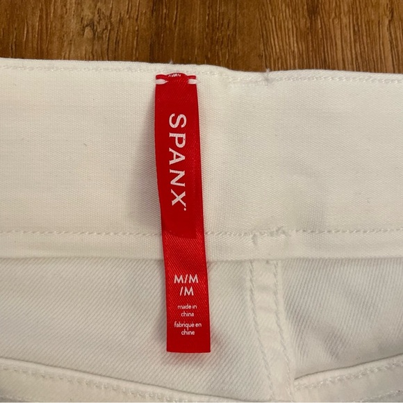 SPANX Women’s White High Waist Slimming Pull On Shorts Size Medium - Picture 4 of 10